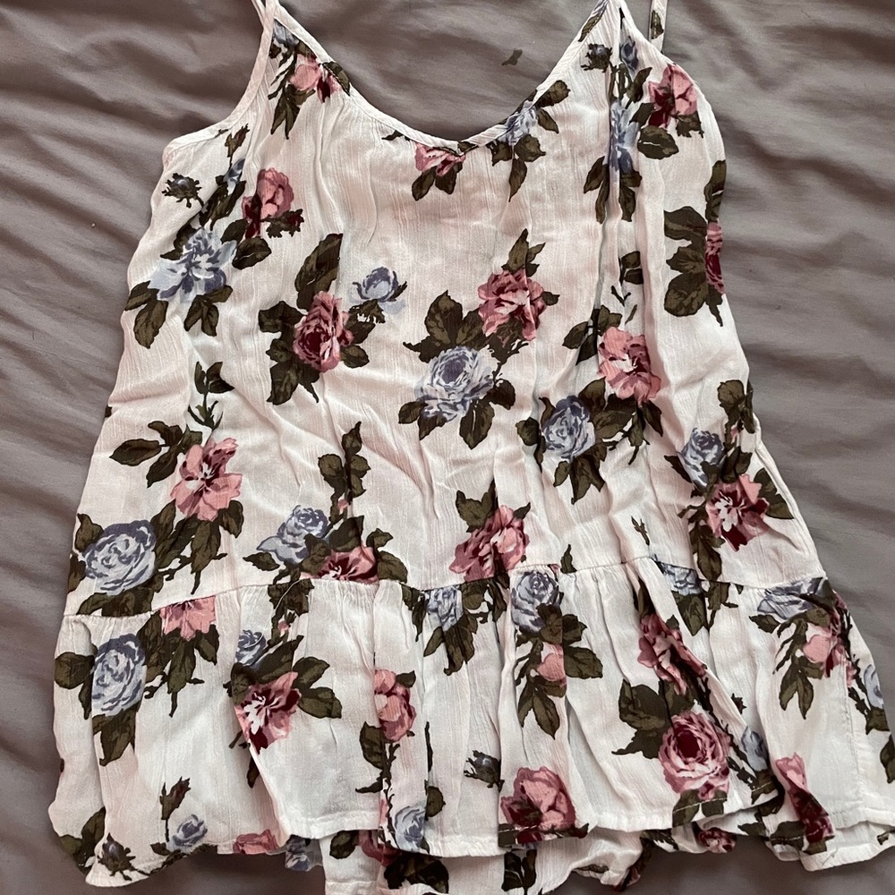white tank top by abercrombie and fitch